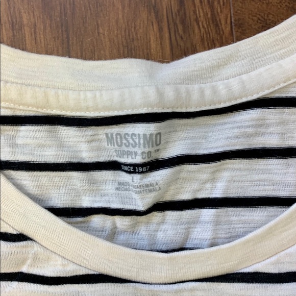 Mossimo Crew Neck Tshirt - Picture 2 of 2